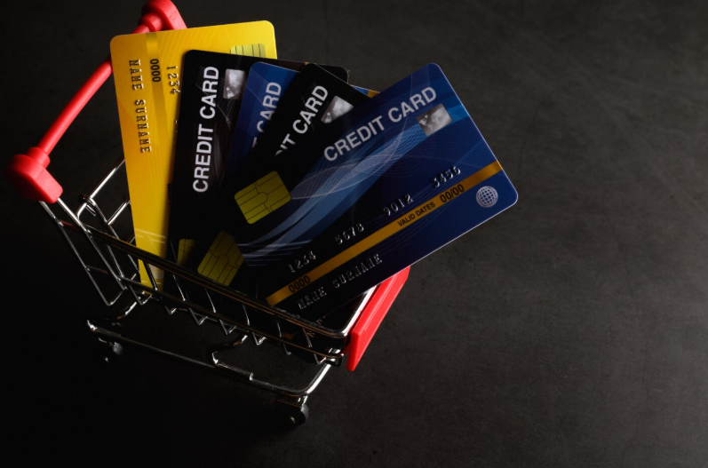 Мгновенный выпуск дебетовых карт в 2026 году: как работает instant issuance и кому это выгодно